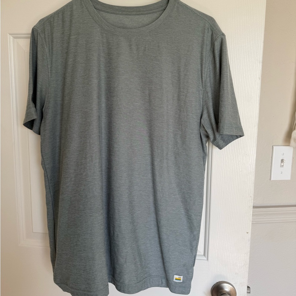 Vuori Men's Heather Gray Short Sleeve Tee